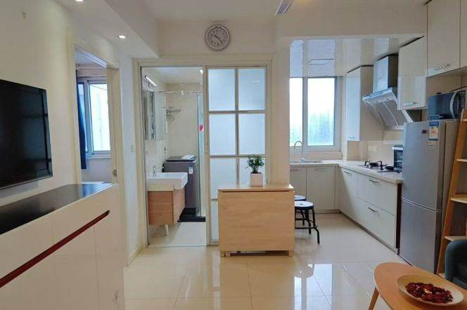 Lovely modern 1BR apt with elevator near West Nanjing rd  