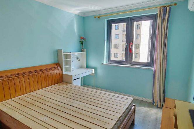 Good price 1 br with lift easy to Qiantan . 4 mins walking to L 11 SanLin St