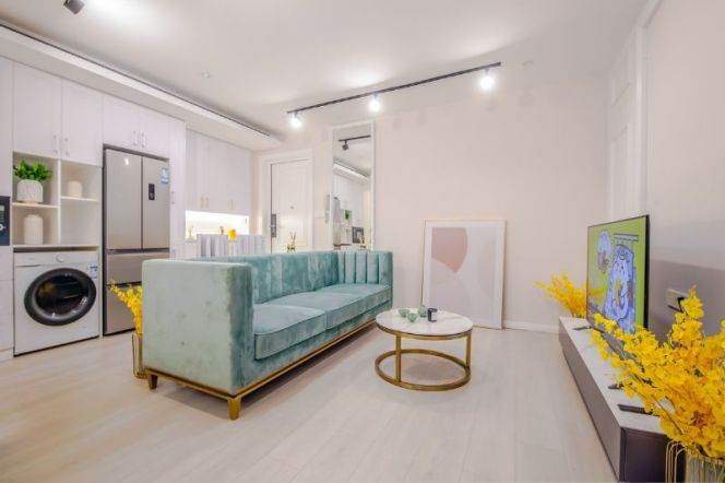 Elegant European-Style Elevator Residence Steps from Shanghai Library