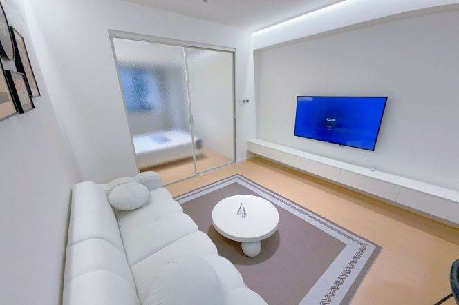 Charming 1BR 1LR/elevator/bright room/big living room,Weining rd@L2