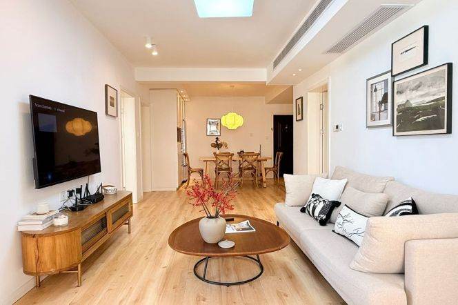 Nanjing rd/xintiandi 3br2bath130sqm