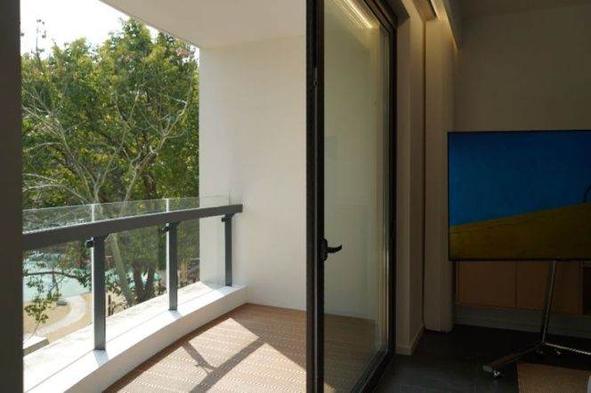 Elegant 3BR 2BA Residence w/Floor Heating&Balcony nr Minsheng Rd Station