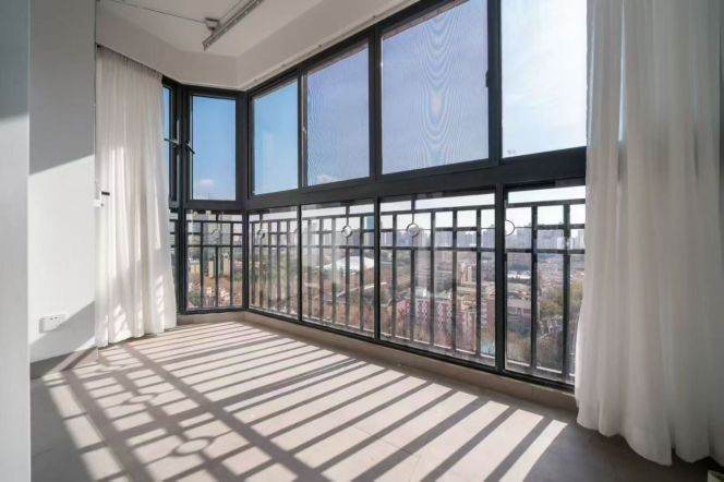 Modern 2brs with balcony and floor heating in downtown