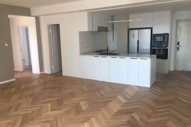 modern 3brs floor heating modern furniture near An fu road ,wu kang road line 1,7 