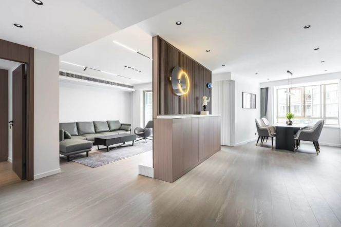 3 Brs, 2 Baths with Open Balcony/Floor Heating/Central ac, 180 sqm @ Changshou metro L7&13