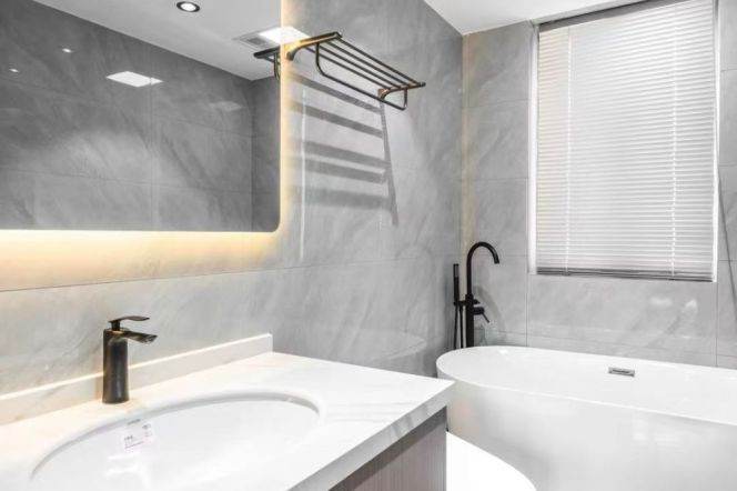 3 Brs, 2 Baths with Open Balcony/Floor Heating/Central ac, 180 sqm @ Changshou metro L7&13