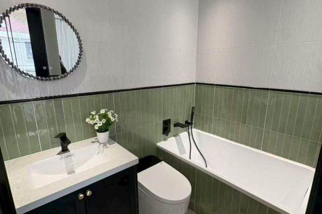 12.8K 2Br 2Bathr with Floor heating and open balcony close to Jiaotong university line10/11