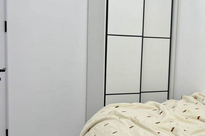 Bright room near Hanzhong rd,only 2 roommates, international students 