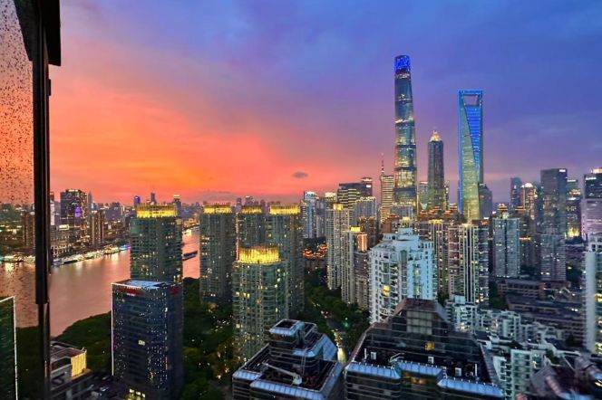 modern 2brs great river view beside Huang pu river line 9 only 19K 