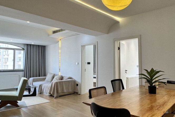 Amazing 3Br-2bathr on Yanping rd /Nr Jing'an Temple metro L2/7 /elevator+heating