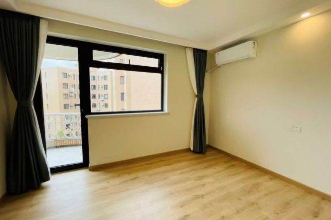 Huashan Road /Wukang Road 3+1br with floor heating，Outdoor Balcony
