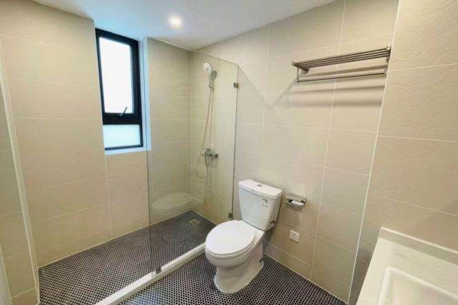 Modern 3 brs plus 1study room  with floor heating and balcony in central downtown