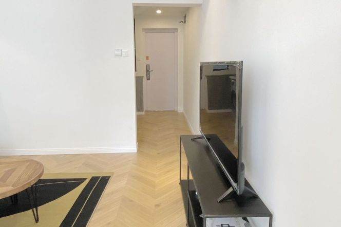 Bright and cozy 1BR apt near iapm 