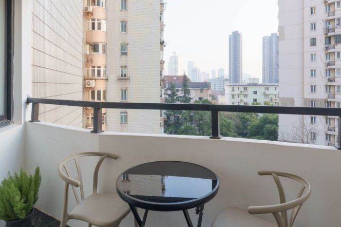Modern 2 brs with floor heating and balcony belong to Jing an temple area 