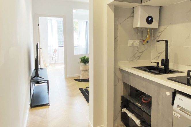 Bright and cozy 1BR apt near iapm 