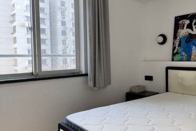 Amazing 3Br-2bathr on Yanping rd /Nr Jing'an Temple metro L2/7 /elevator+heating