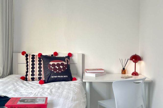 Cozy room near Hanzhong rd,just 2 roommates, for international students 