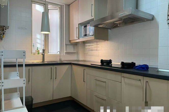 Spacious 2Brs/2Lrs/1Bt apt nr Jiangsu rd,M2/11/13