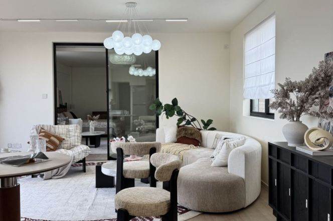 Rooftop terrace 2Br /Jiangsu rd metro L2&11 /New 2Br +elevator  /bright and warm/storage