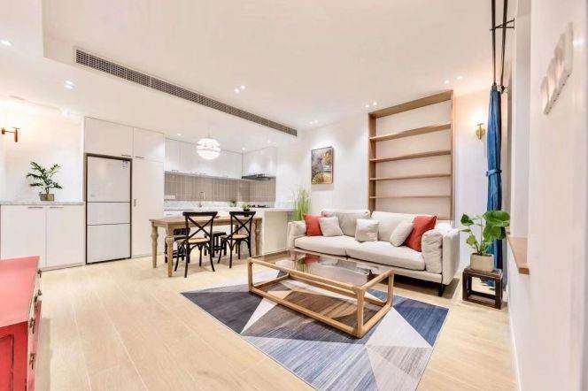 1br-Yard-3 minutes to Nanjing West Road (Lines 2/12/13)