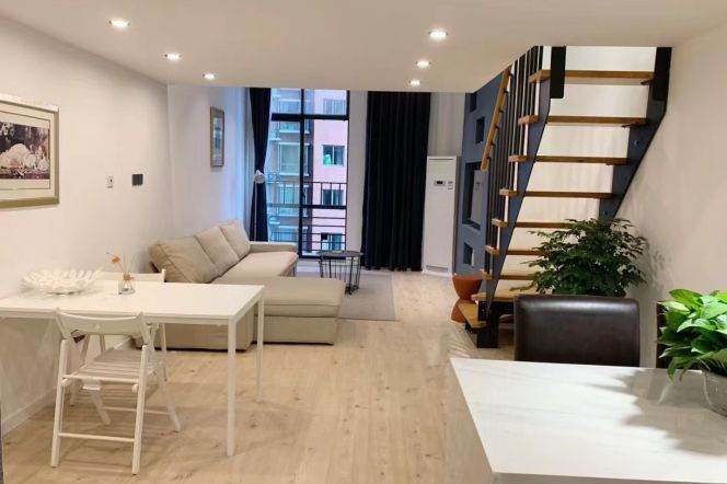 Dupex 1br with elevator near Changping Rd L7
