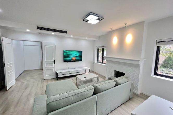 Spacious 1br near Jiangsu Rd L2/11