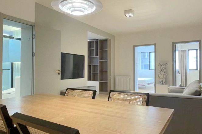 Bright&Spacious&Modern 2Bdrs 1Bath Apt+Su Zhou Creek+L7/13 Chang Shou Rd+Large Closets