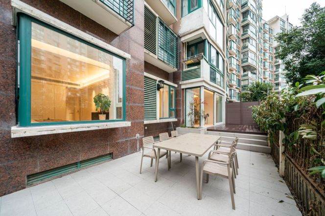 Spacious bright 3br/2bt@Damuqiao rd 170sqm with large private garden
