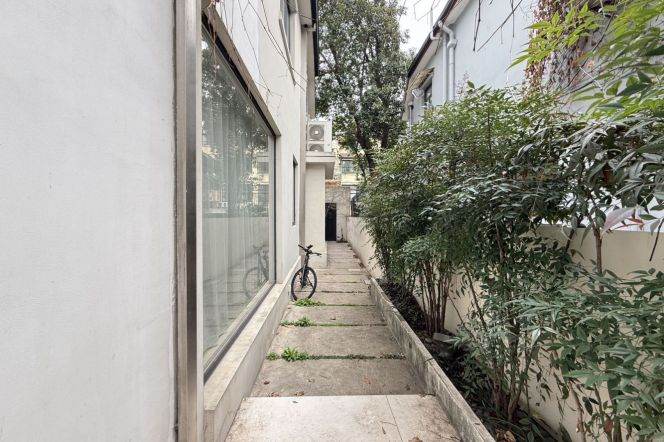 A Tranquil Modern Home w/Patio on Historic Yanqing Road 