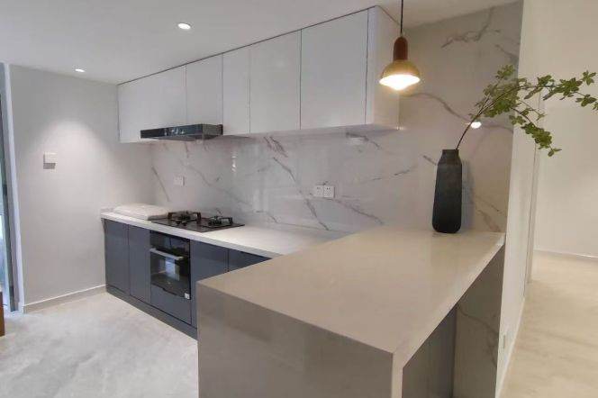 modern 3brs floor heating modern furniture in top 2 apartment compound Hongqiao 