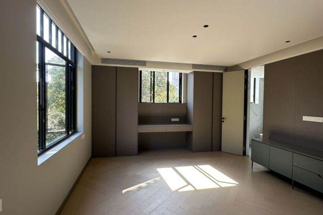 Historical Building 2brs with Balcony/heating @Gao'an Road,Old Xuhui