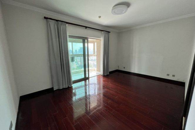 modern 4brs balcony spacious living room beside Huang pu river only 34K