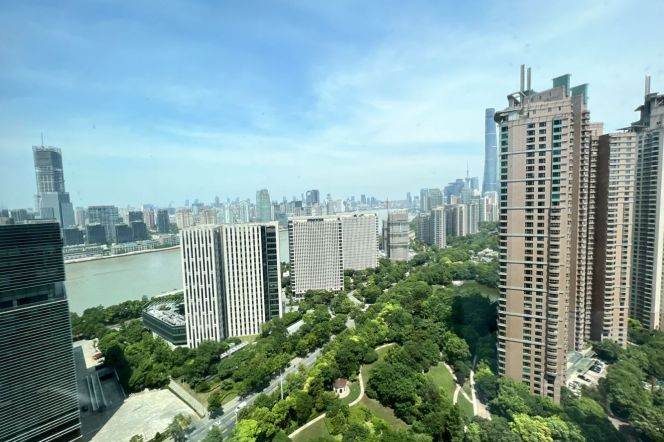 modern 4brs balcony spacious living room beside Huang pu river only 34K