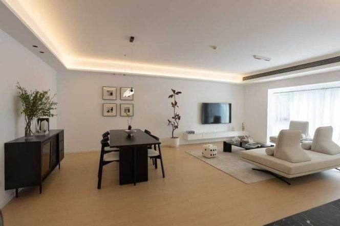 Spacious bright 3br/2bt@Hanzhong rd with large living room 180sqm