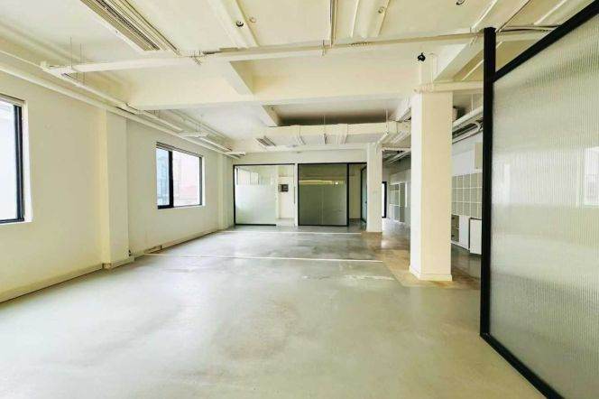 Bright office near JiangSu RD M2/11