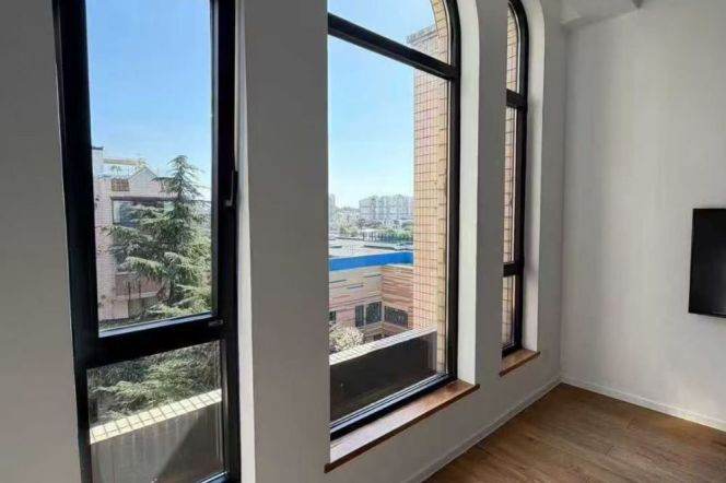 2+1 Room with Private Terrace, Central ac, 130 sqm @ Shuicheng metro L10