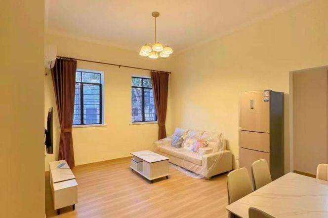 3.4 meters high-ceiling 2br near Line 10/11 Jiaotong University St.