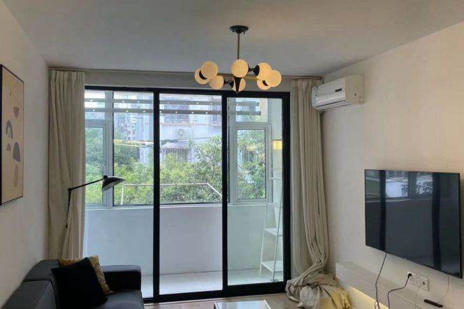 Spacious&Modern&Bright&Good Layout 1Bdr 1Bath Apt+Open Balcony+L2/11 Jiangsu Rd