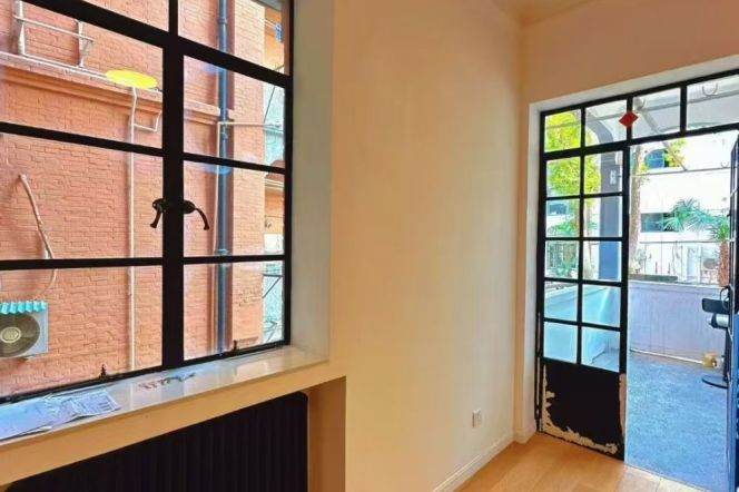 Wutong District, Julu Rd, Centennial Apartment, Outdoor Balcony, Jing'an Temple Metro Station