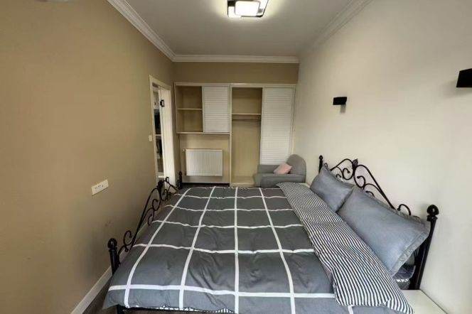 Excellent one bedroom apt+Wall Heating +oven @Jiaotong University