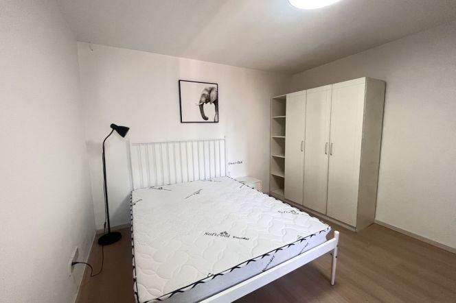 Nice large Room Near Line2/13/12 West NANJING road station 