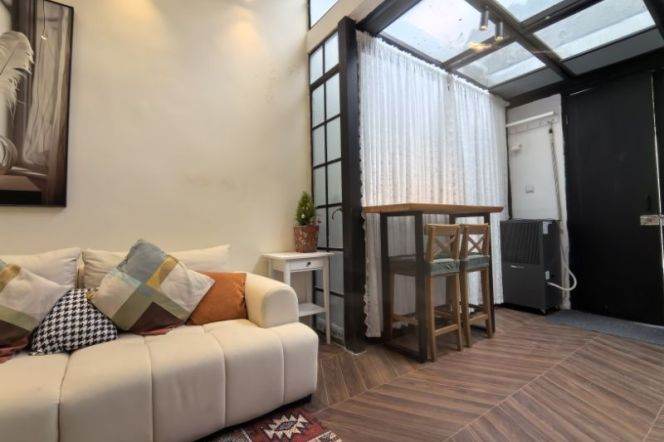 Bright Quiet Spacious Apt has big open kitchen @  Jiashan Rd.