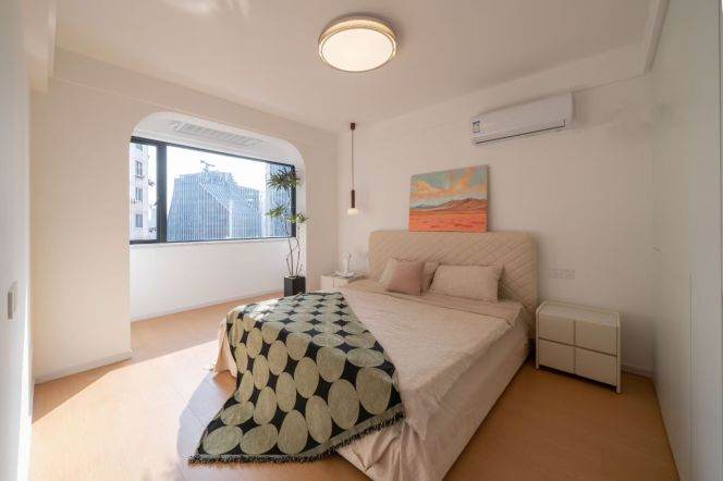 2 Brs, 1 Living room with Floor Heating/Central ac/Oven, 120 sqm @ Hongqiao metro L10
