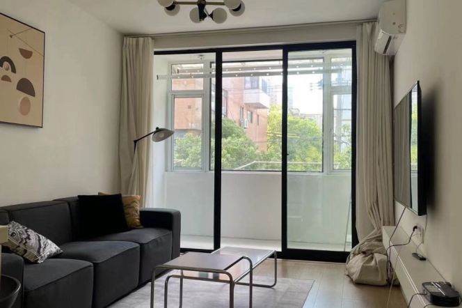 Spacious&Modern&Bright&Good Layout 1Bdr 1Bath Apt+Open Balcony+L2/11 Jiangsu Rd
