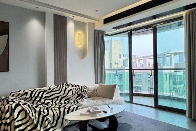 Suzhou Creek | Jiangning rd Mt L13 | Modern 2Br-2bathr +Balcony 130Sqm