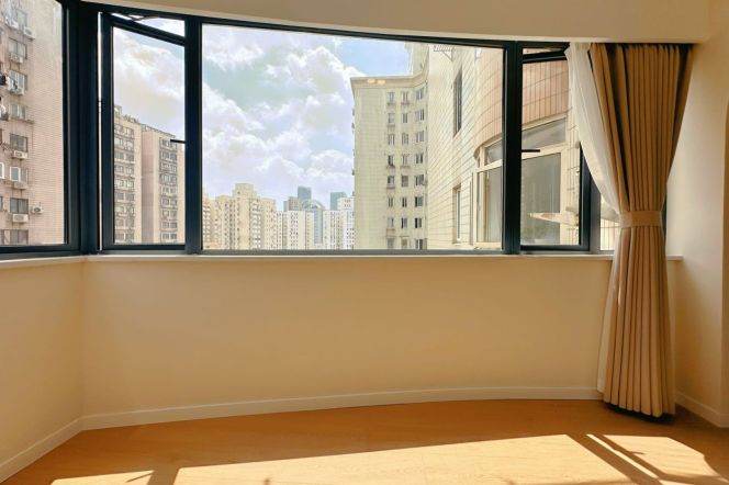 Spacious large 2 br Ideal price 14K modern decoration M2/7/14 Jing'an Temple 