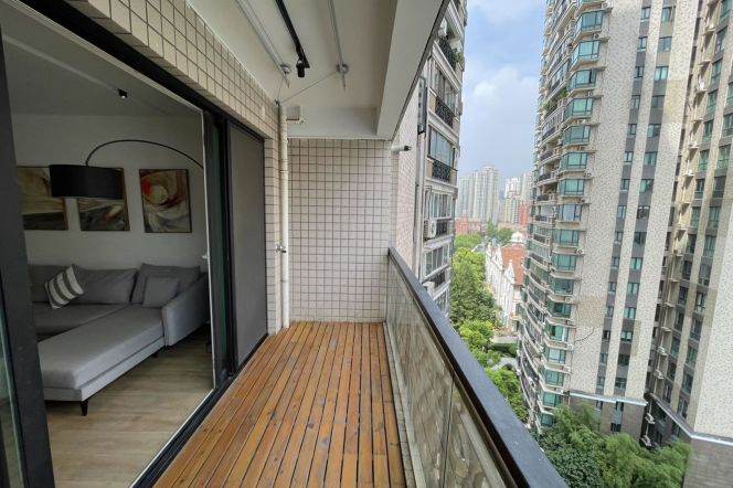 Spacious 3Brm With 2 Balconies Near Line 1/9/11 Xujiahui