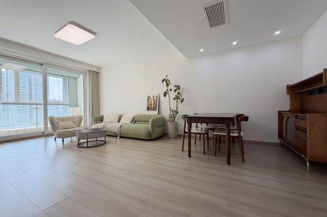 Celebrity Highrise Spacious 2BR+2BA with Balcony,Floorheating 17.8K 