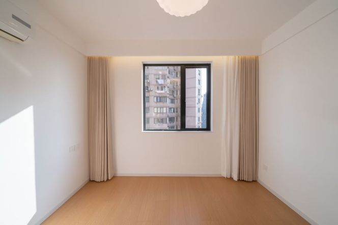2 Brs, 1 Living room with Floor Heating/Central ac/Oven, 120 sqm @ Hongqiao metro L10