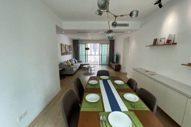 Spacious 3Brm With 2 Balconies Near Line 1/9/11 Xujiahui